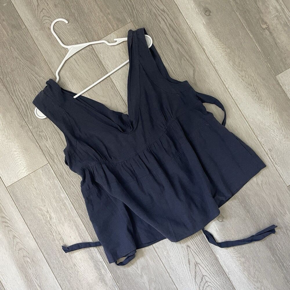 Contemporary Twee Top fei v neck crop peplum womens Navy Blue (size 10)